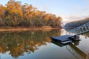 The Waterfront - Echuca Holiday Homes, Echuca